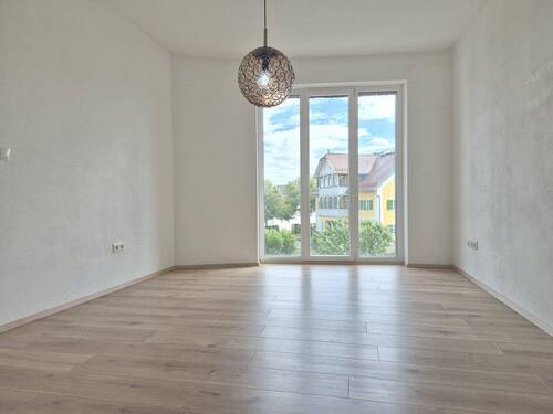 Schlafen - Stilvolle 3-Zimmer-Wohnung mit Balkon - Top-Lage in Ergoldsbach