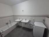 Bad mit Badewanne - Etagenwohnung mit 85,20 m&sup2; in Ergoldsbach zur Miete