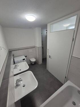 Bad mit Dusche - 