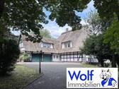 Ansicht - Modernes Fachwerkhaus mit Reetdach und Wellnessbereich am Südhang des Wiehengebirges