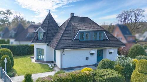 Ansicht - Repräsentatives Wohnhaus mit Vollkeller an ruhiger Privatstraße in Wentorf