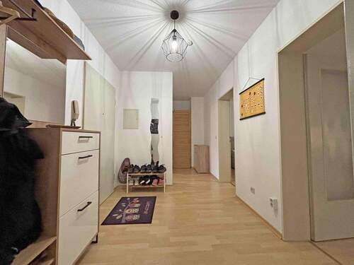 Flur1 - 2 Zimmer Etagenwohnung zum Kaufen in Regensburg