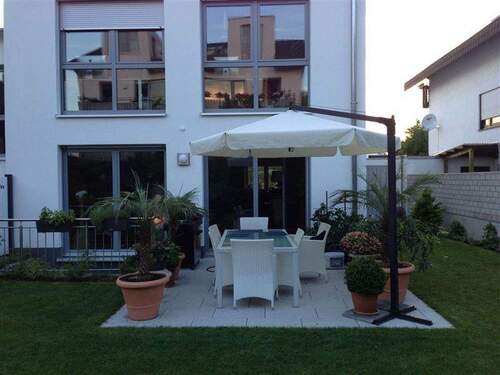 Bild 1 - Moderne, helle Doppelhaushälfte mit 5,5 Zimmern, Balkon, Terrasse & Garten in HirschbergBergstraße