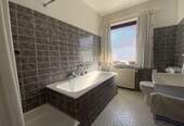 ..Badewanne und Fenster - 