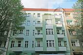 Hausansicht - Gelegenheit im Sprengel-Kiez! Vermietete Wohnung zum sanieren mit Gartenfläche