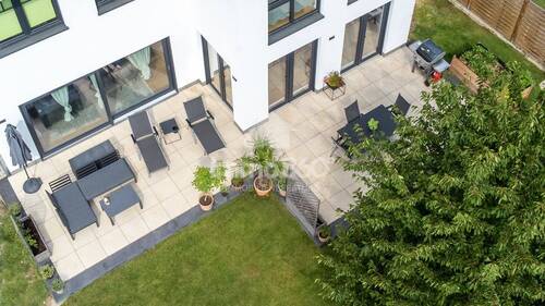 große Terrasse - 8 Zimmer Einfamilienhaus zum Kaufen in Falkensee