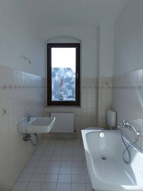 Tagesichtbad mit Wanne - 