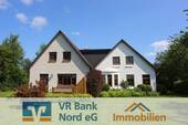 Bild 1 - Zweifamilienhaus auf großem Grundstück in Alleinlage