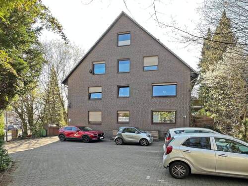 die Parkplätze vor dem Gebäude - 