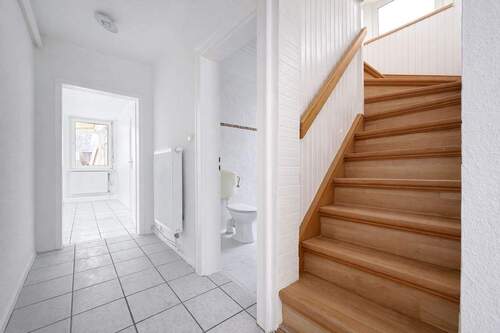 EG. Flur - Treppenaufgang - 