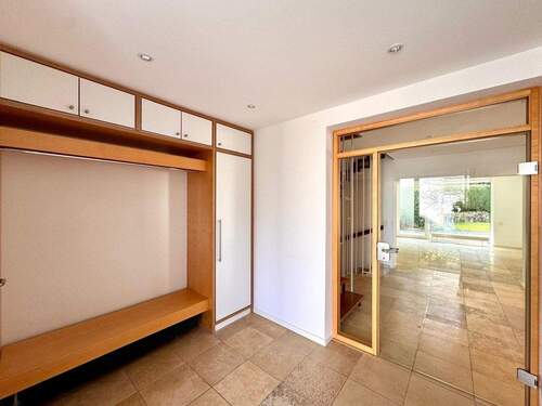 Eingangsbereich mit Garderobe - 