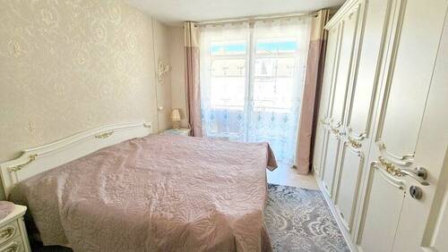geräumiger Schlafbereich mit Balkon - 