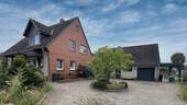 Einfahrt - Vermietetes Einfamilienhaus mit großem Garten, Kaminofen und Garage in gepflegtem Zustand