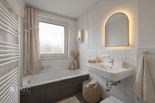 Bad KI_generiert - 3 Zimmer Etagenwohnung in München