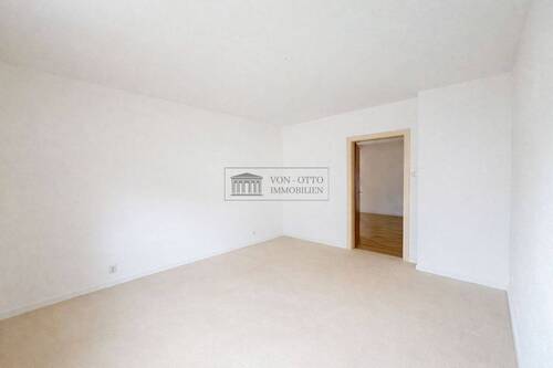 Ruhiges Schlafzimmer EG - 7 Zimmer Mehrfamilienhaus, Wohnhaus in Ilsede