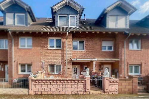 Außenansicht - Viel Raum für Ihre Familie: Top gepflegtes Rheinmittelhaus im Kölner Norden.