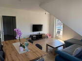 Bild 1 - Helle und gepflegte 3-Zimmer-Dachgeschosswohnung mit Balkon, Einbauküche, Stellplatz & Keller