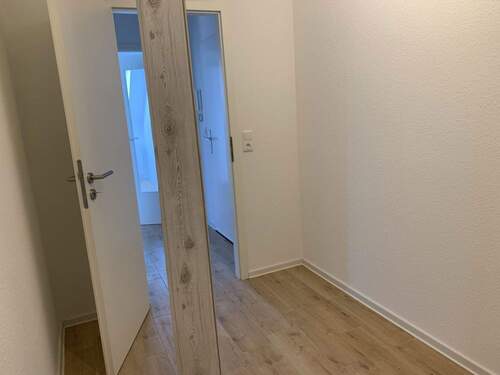 Abstellraum mit Holzständer - 