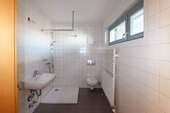 Bad mit Dusche - 