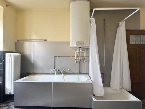 mit Badewanne und Dusche - 