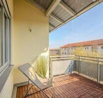 FIRSTPLACE - Helle Dachgeschosswohnung mit Südbalkon in ruhiger, zentraler Lage von Ismaning
