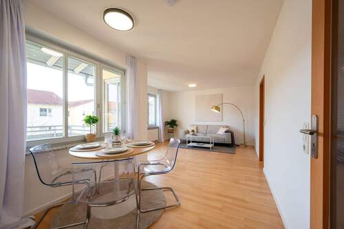 Sehr helles Wohn-Esszimmer - 2 Zimmer Etagenwohnung zum Kaufen in Ismaning