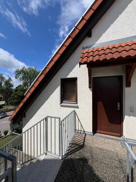 Wohnungseingang - Lichtdurchflutete 2,5 Zimmer Maisonettewohnung mit Balkon und Garage