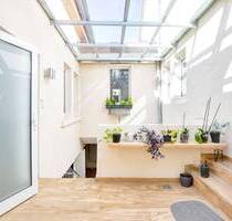 GEDECKELTES BIETERVERFAHREN** Sanierter Familientraum an den Toren Bergheims mit Panoramablick - Heidelberg