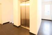 Hausflur inkl. Fahrstuhl - 