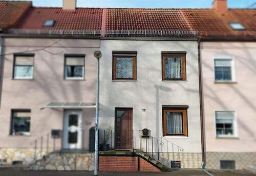 Strassenansicht 01 - Bringen Sie neuen Glanz in alte Wände - Reihenhaus mit Potenzial für Kreative