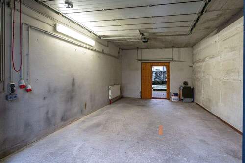 mit Durchgang zum Garten - 