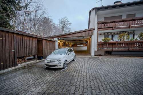 Einfahrt Halle - Büro mit 195,00 m&sup2; in Oberhaching zur Miete