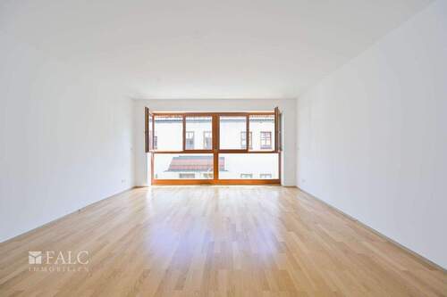 OG großer Raum Blick Fenster gerade - 