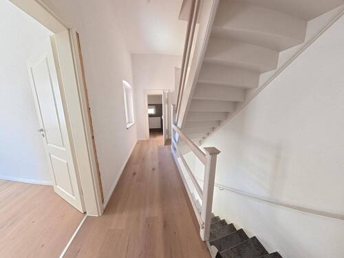Flur OG - 7 Zimmer Einfamilienhaus in Elsterberg