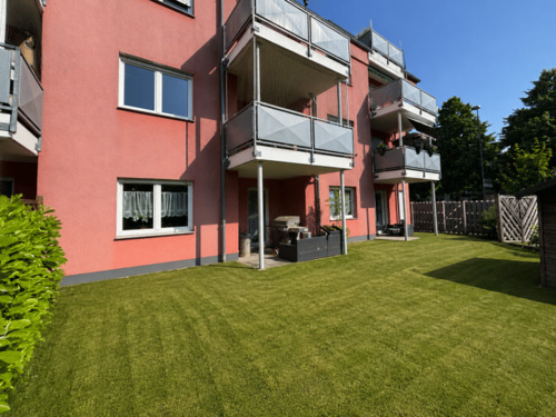 Rückansicht mit Terrasse - 