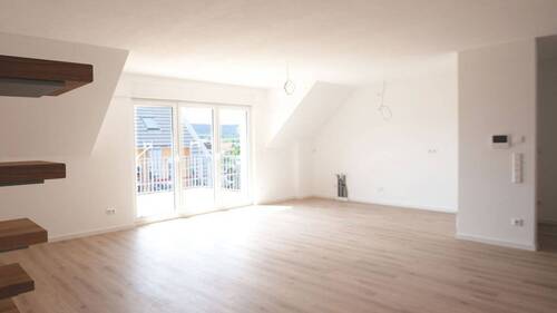 Küchen-Ess-Wohnbereich_ Zugang Südbalkon - 3 Zimmer Etagenwohnung zum Kaufen in Güglingen