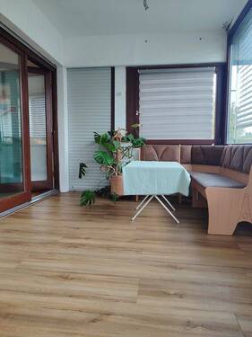 verglaster Balkon - 6 Zimmer Etagenwohnung in Remshalden