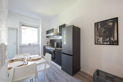 Wohnung EG - 1 Zimmer Mehrfamilienhaus, Wohnhaus in Mannheim