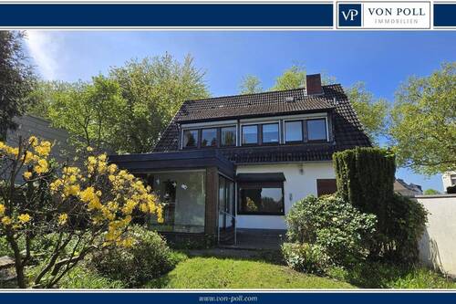Gartenansicht - freistehender Klassiker mit Pool