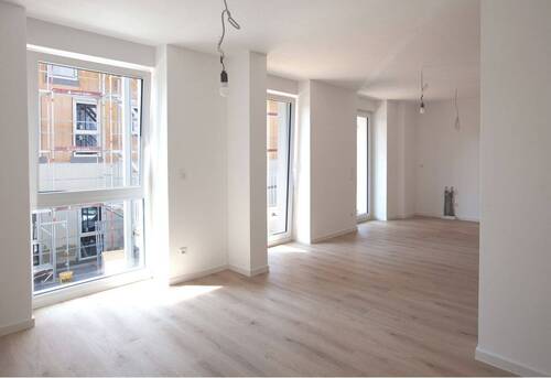 Wohn-Ess-Küchenbereich - Stilvoll & sonnig – 3,5-Zi.-EG-Wohnung (W2) mit großem Südbalkon in 74363 Güglingen