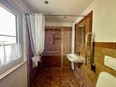 Badezimmer mit bodengleicher Dusche - 
