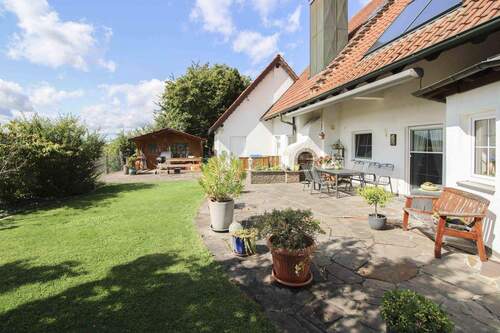 Garten mit Gartenhaus - 