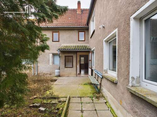 CAM03352G0-PR0039-STILL036 - 