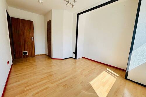 Schlafzimmer mit kleiner Ankleide - 