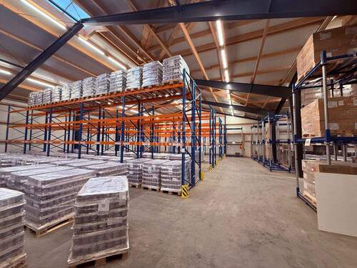 Große Logistikhalle - Halle in Quickborn