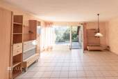 Wohnzimmer mit Gartenausgang - 5 Zimmer Mehrfamilienhaus, Wohnhaus zum Kaufen in Brüggen