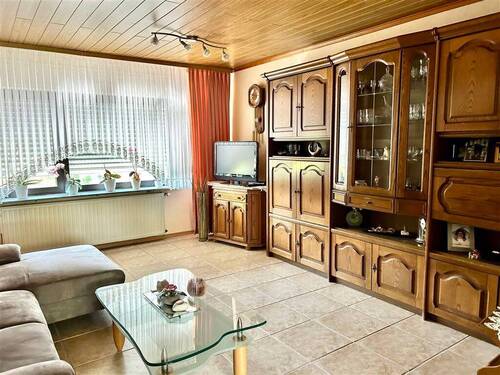 Wohnzimmer EG - Mehrfamilienhaus, Wohnhaus mit 174,00 m² in Illingen zum Kaufen