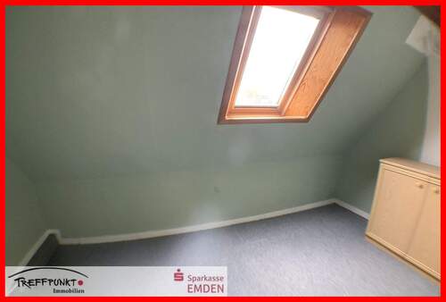 Wohnung: Zimmer im Dachgeschoss - 