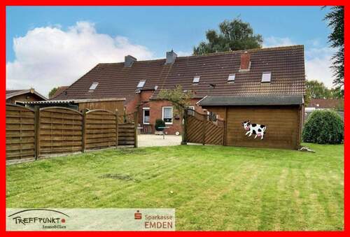 Blick vom Garten zum Haus - 6 Zimmer Reihenendhaus in Emden