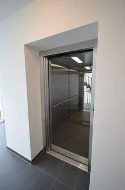 Treppenhaus Aufzug - 